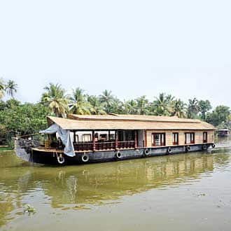 House Boat Manu Nandanam Holidays, Kumarakom 1